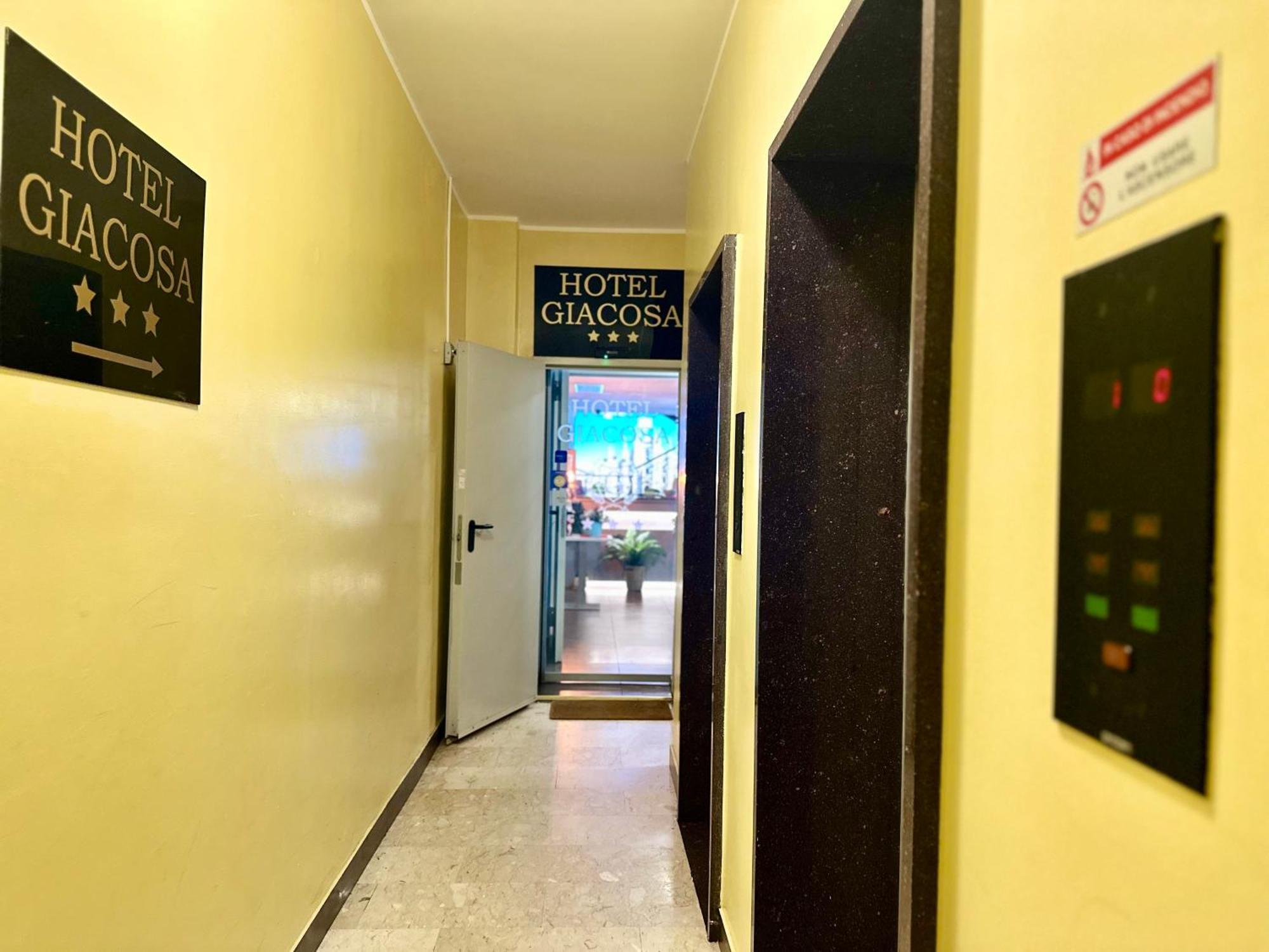 Hotel Giacosa Milán Exterior foto