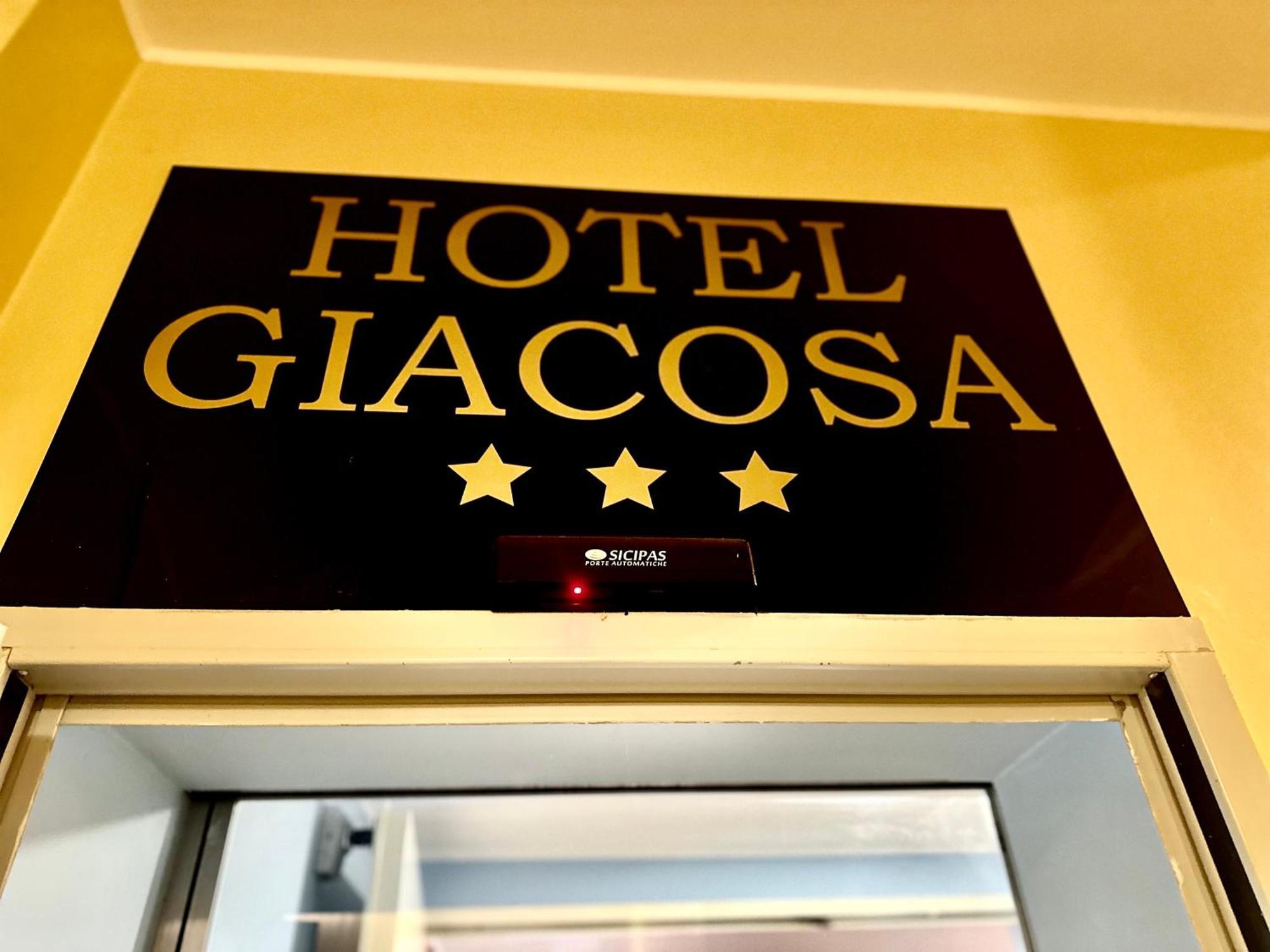 Hotel Giacosa Milán Exterior foto